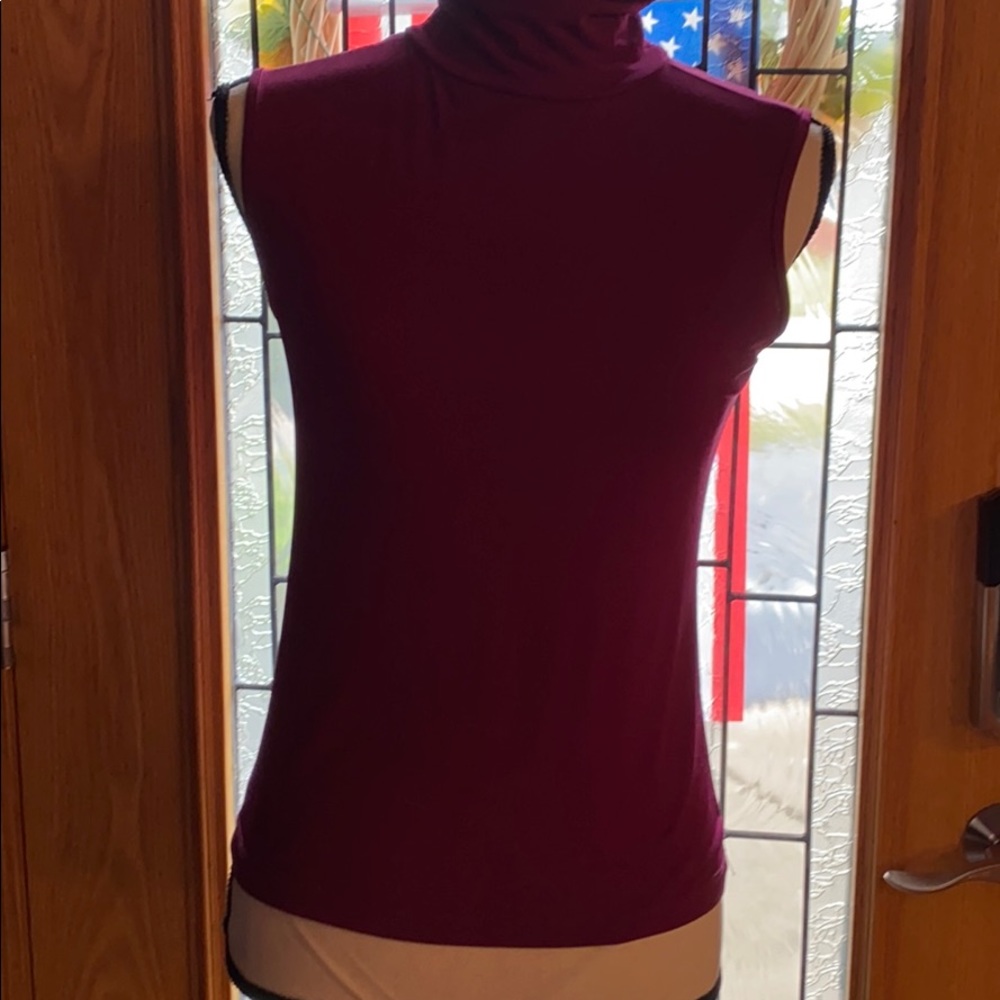 Sleeveless shirt